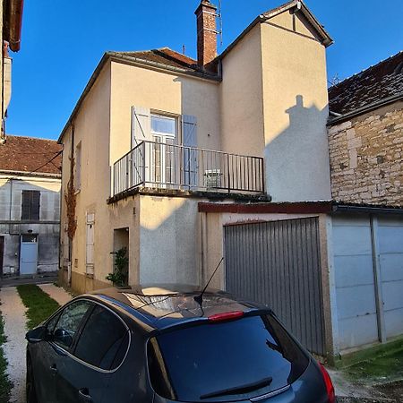 Alba - Terrasse, Local A Velos Et Parking Au Centre Historique Tonnerre Bagian luar foto