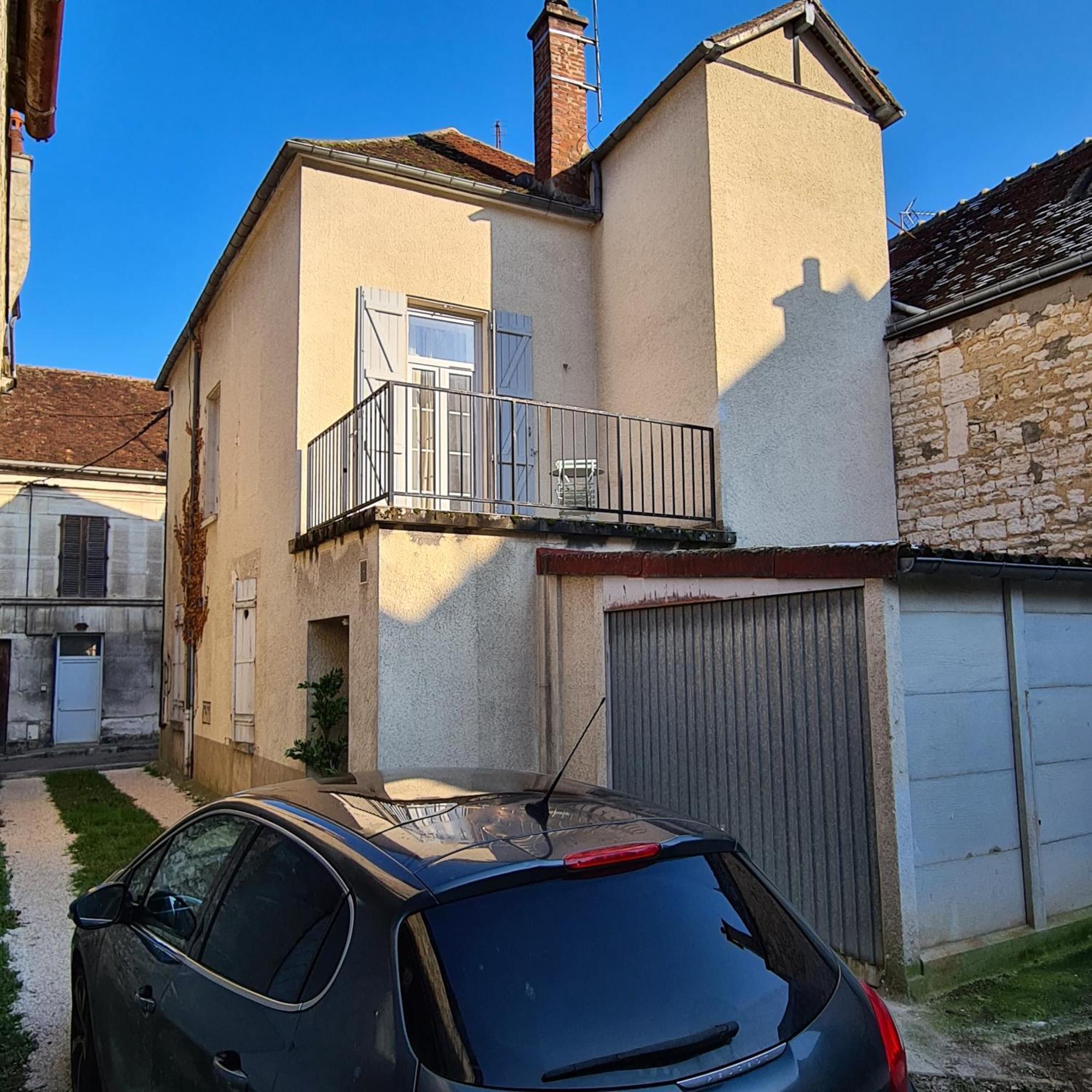 Alba - Terrasse, Local A Velos Et Parking Au Centre Historique Tonnerre Bagian luar foto